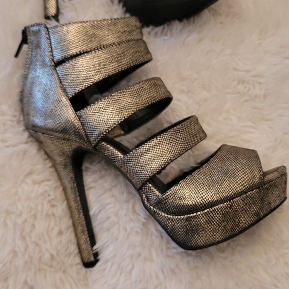 Qupid Reptile Print Metallic Platform Heels - Picture 8 of 15